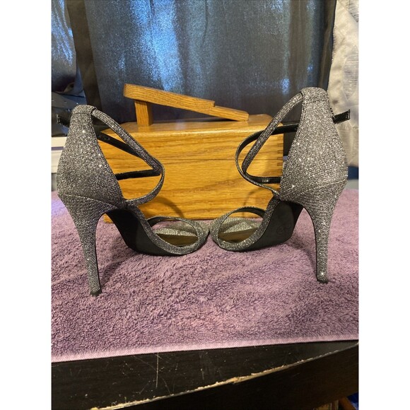 Michael Kors 4” Pumps Metallic Silver Bling Size 7M Strappy‎ - Picture 8 of 13